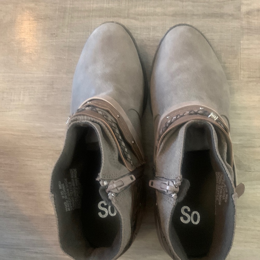 SO Gray Ankle Boots with Brown Accents